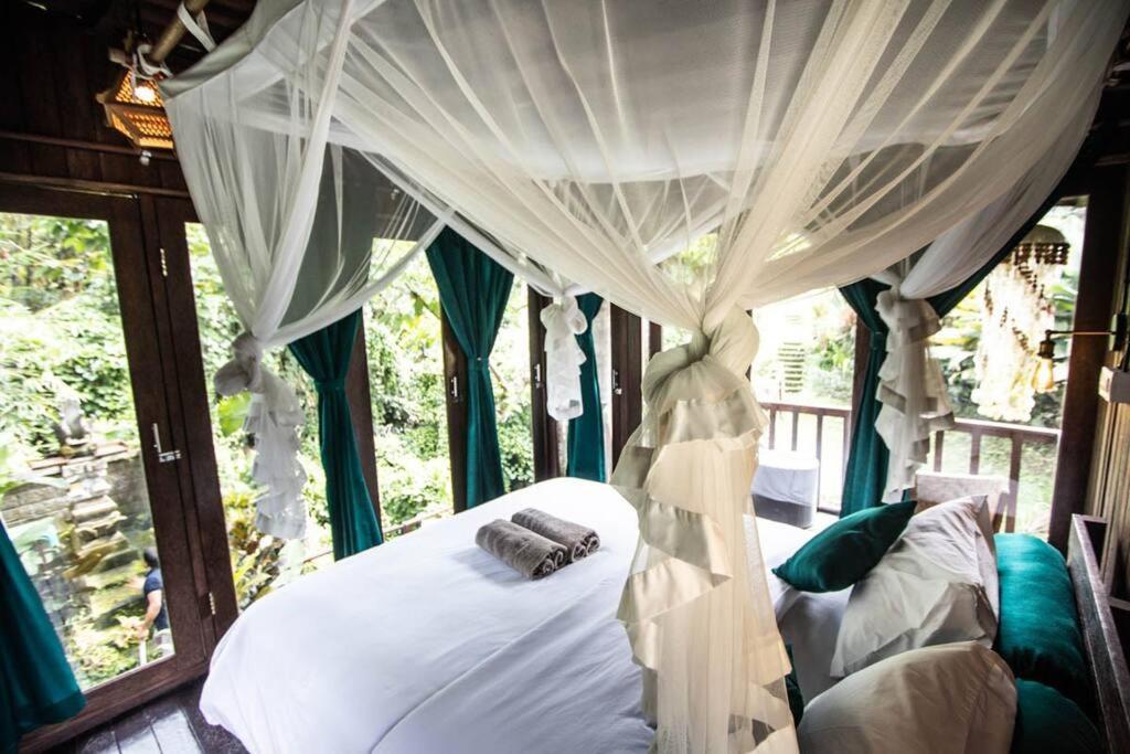 Treehouse With Private Pool Near Yogabarn - In Center Vakantiehuis